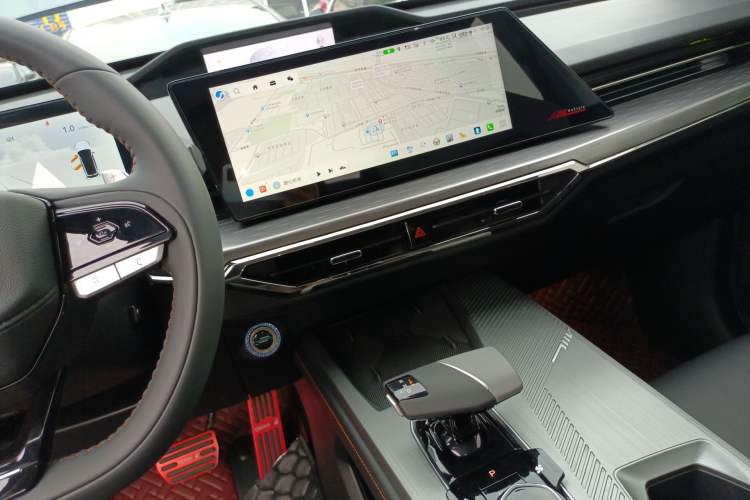 Used CHANGAN OSHAN Z6 2023 Blue Whale 1.5T DCT Smart Navigation Model Audio And AC Panel