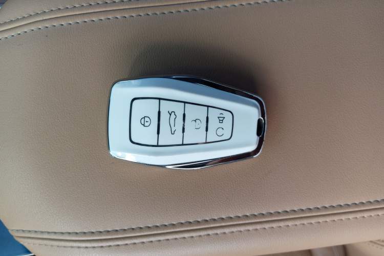 Used Geely Auto Emgrand L HiP 2024 Champion Edition 1.5TD-DHT Pro 100KM Excellence Model
