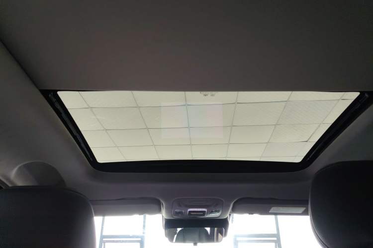 Used Fengyun A8L 2025 1.5 TGDI 145 km Luxury Version Headliner