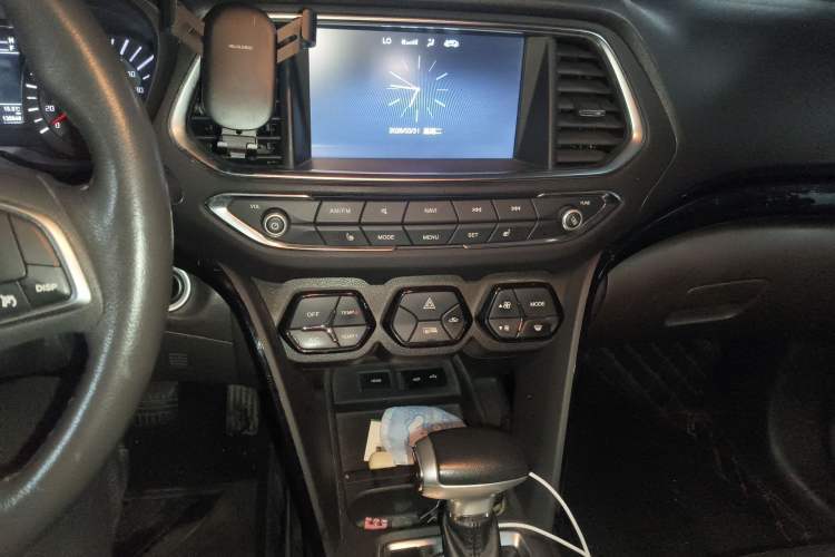 Used GAC Trumpchi GS4 2016 235T G-DCT Luxury Edition Audio And AC Panel