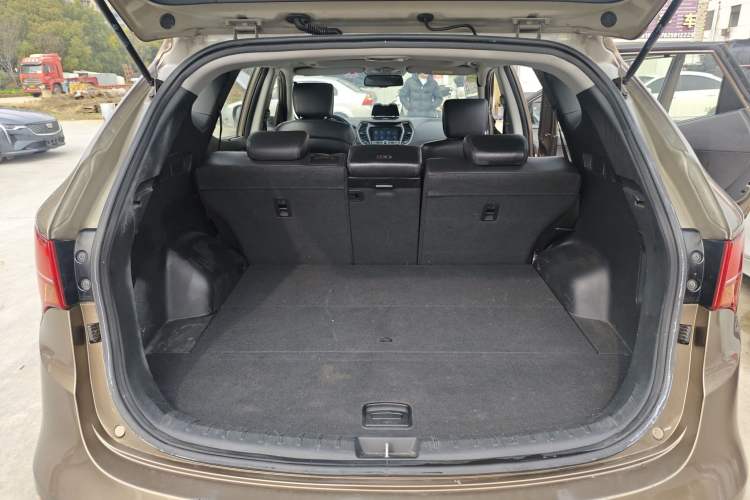 Used Hyundai Santa Fe 2013 2.4L Automatic Two-Wheel Drive Smart Version