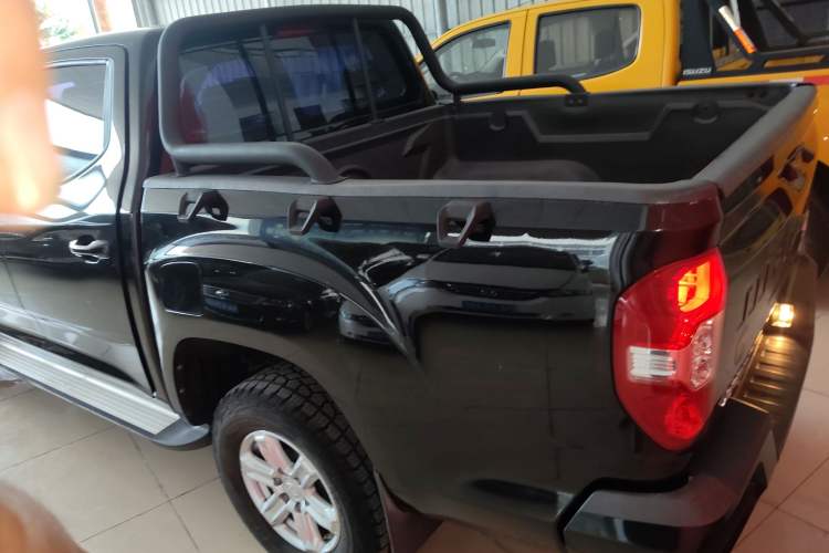 Used SAIC MAXUS T60 2017 2.0T Gasoline Automatic Two-Wheel Drive High-Ride Elite Standard Cabin