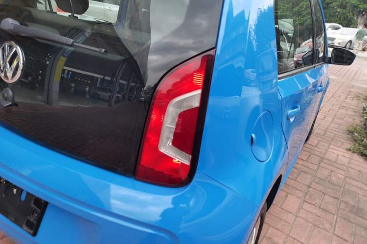 Used Volkswagen up! 2015 1.0L move up! Exterior 3