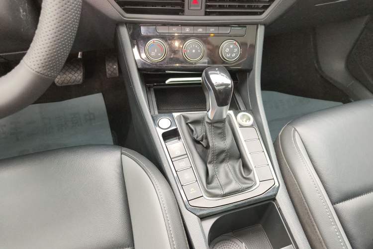 Used Volkswagen Sagitar 2020 200TSI DSG Comfort Version China VI Standard Gear Lever