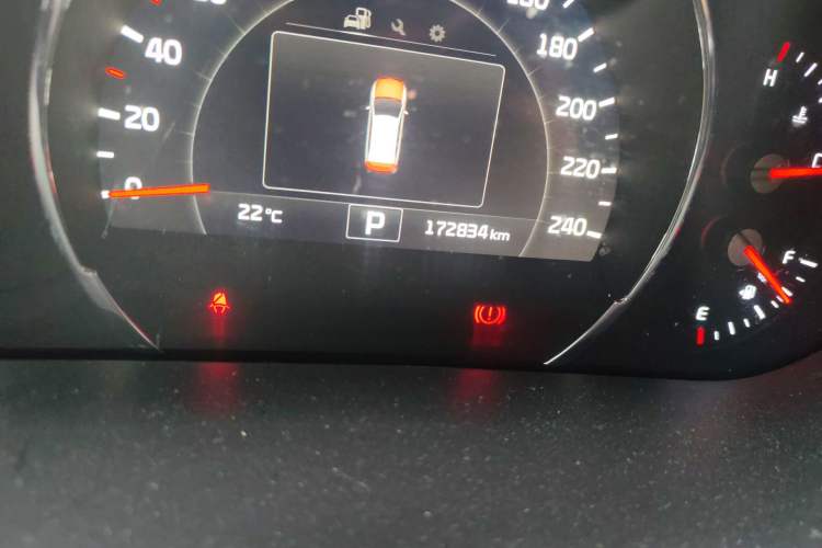 Used Kia Sorento 2015 Sorento L 2.4L Gasoline 4WD Elite Edition 5 Seats China V Emission Standard Odometer Close Up