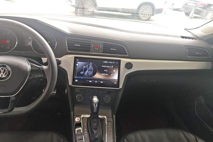 Used Volkswagen Lamando 2017 230TSI DSG Fashion Edition
