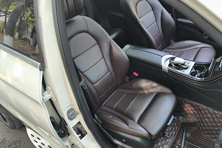 Used Mercedes-Benz GLC 2019 Facelift GLC 260 L 4MATIC Luxury Model Right Front Seat