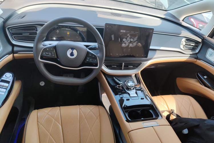 Used Denza D9 2024 DM-i 980 Four-Wheel Drive Prestige Model
