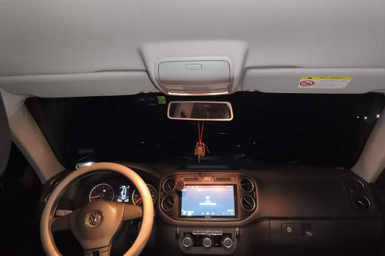 Used Volkswagen Tiguan 2015 1.8TSI Automatic Two-Wheel Drive Trend Edition Headliner