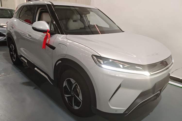 Used BYD Yuan UP 2024 401KM Leading Edition Front Right 45 Deg