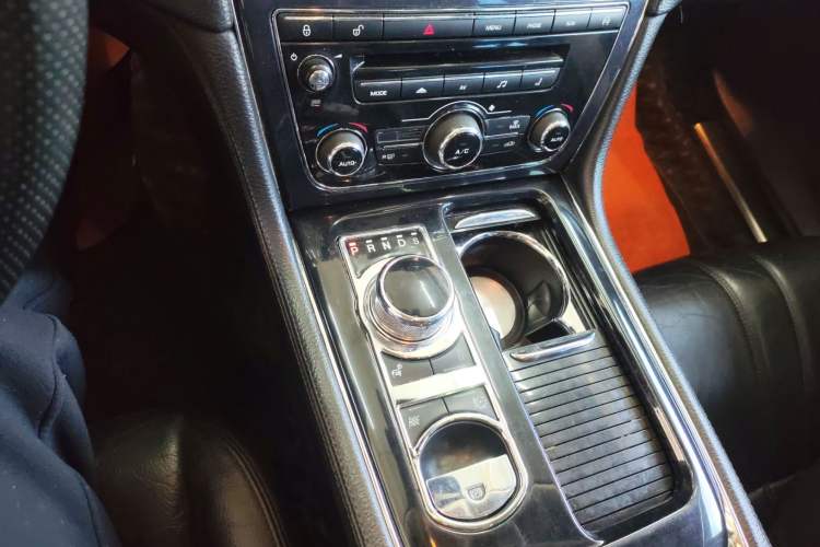 Used Jaguar XJ 2014 XJL 2.0T Two-Wheel-Drive Elegant Business Edition