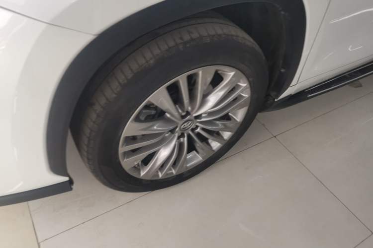 Used Toyota Highlander 2022 Dual-Engine 2.5L Four-Wheel Drive Prestige Version 7 Seats Left Front Wheel Hub