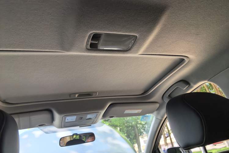 Used Nissan Tiida 2011 1.6L CVT Smart Version Headliner