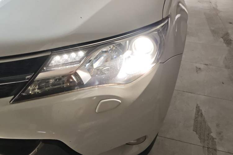 Used Toyota RAV4 2015 2.5L Automatic 4x4 Elite Edition Left Front Headlight