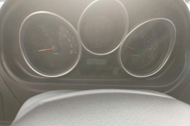 Used FAW Weizhi V2 2010 1.3L Manual Luxury Version Odometer Close Up