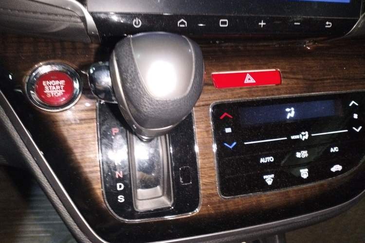 Used Honda Odyssey 2015 Updated Version 2.4L Smart Edition