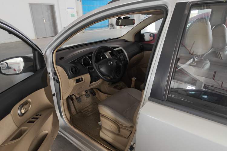 Used Nissan Livina 2015 1.6XE Manual Comfort Edition
