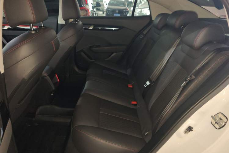 Used Dongfeng Aeolus Yixuan 2021 230T Automatic Glory Edition Left Rear Seat