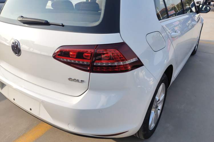 Used Volkswagen Golf 2017 1.6L Automatic Comfort Million-Vehicle Anniversary Edition
