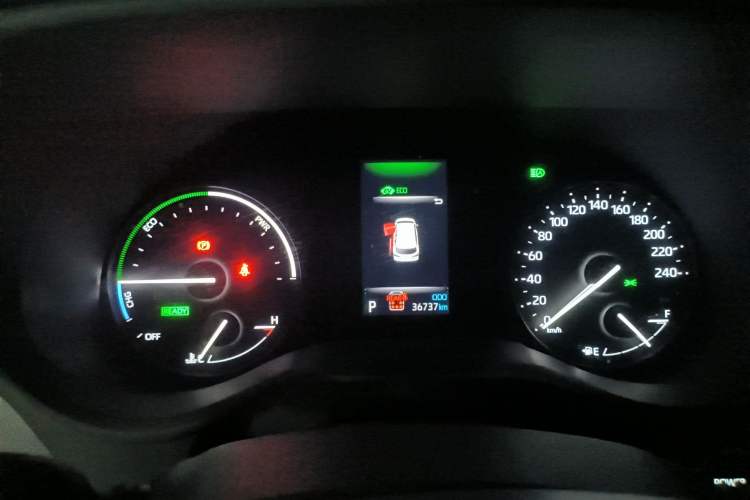 Used Toyota SIENNA 2023 2.5L Hybrid Deluxe Edition