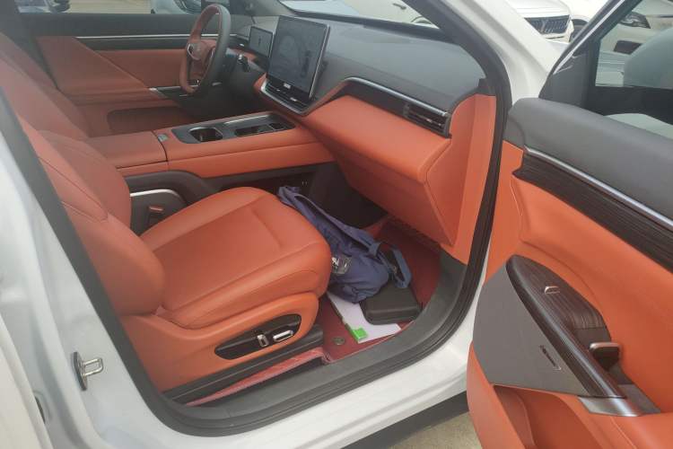 Used Dongfeng eπ eπ008 2024 636Max All-Electric Version 6 Seats