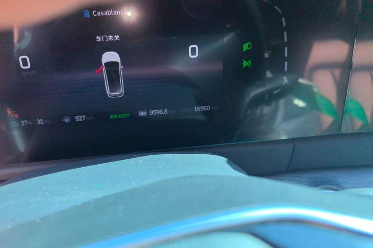 Used Landian E5 2024 Honor Edition 100KM Premium Model 7 Seats Odometer Close Up