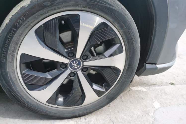 Used BYD Song PLUS New Energy 2021 DM-i 51KM Prestige Model Right Front Wheel Hub