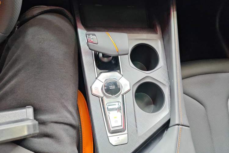 Used Changan UNI-V 2024 1.5T High-Energy Version
