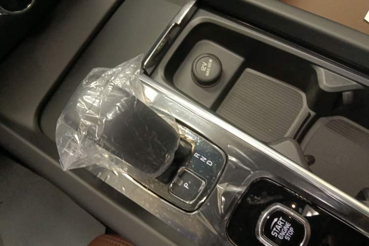 Used Volvo S60 2026 Model B4 Zhiyi Luxury Edition Gear Lever