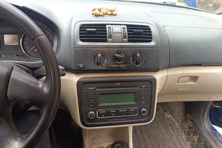 Used Skoda Fabia 2012 1.4L Manual Crystal Edition
