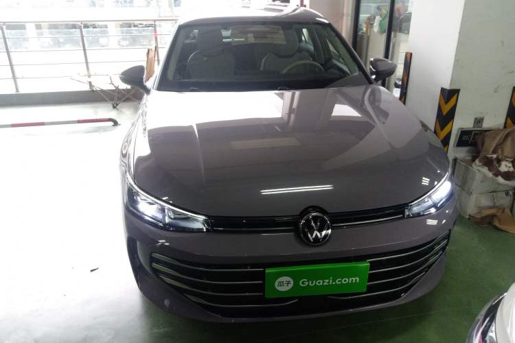 Used Volkswagen Passat 2025 Pro 380TSI Dragon Glory Edition Front