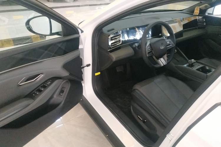 Used BYD Qin L 2024 DM-i 120KM Beyond Model
