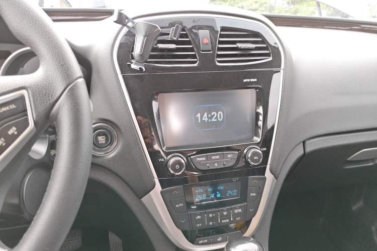 Used GAC Trumpchi GS5 Super 2015 2.0L Automatic Two-Wheel Drive Elite Edition Audio And AC Panel