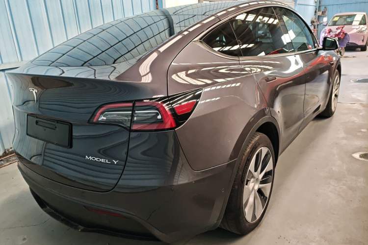 Used Tesla Model Y 2021 Long-Range All-Wheel-Drive Version