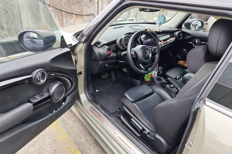 Used MINI 2019 1.5T COOPER Artist