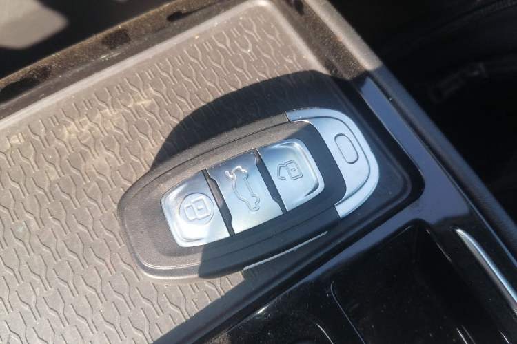 Used Hongqi E-QM5 2022 431 km Charge & Enjoy Edition