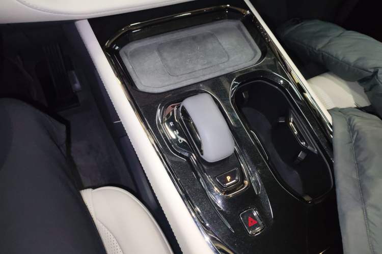 Used Zeekr 009 2024 Six-Seat Executive Version 4WD 108 kWh
