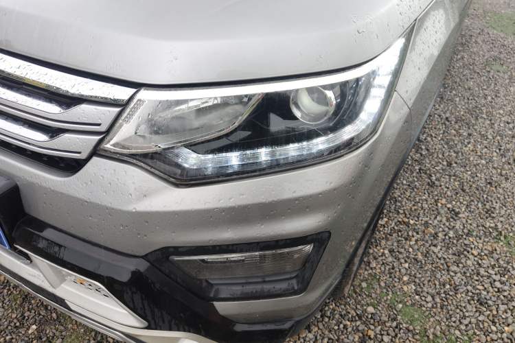 Used CHANGAN OSHAN CX70 2016 1.6L Manual Luxury Model Left Front Headlight