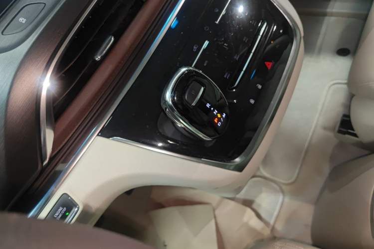 Used Buick GL8 2023 Land Executive Class Smart Enjoyment Model