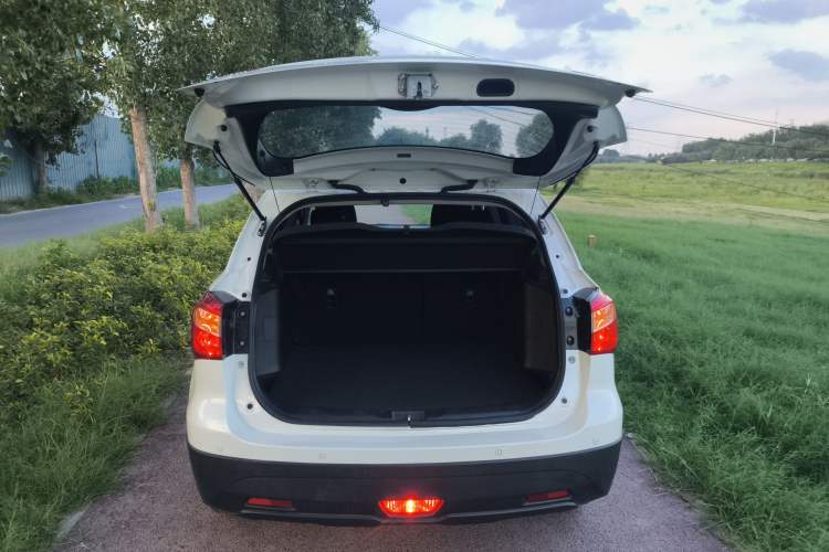 Used Suzuki Vitara S-Cross 2017 1.6L CVT Two-Wheel Drive Urban Fashion Model