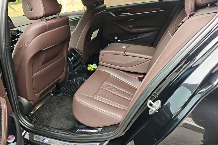 Used BMW 5 Series New Energy 2022 Second Facelift 535Le M Sport Package Left Rear Seat