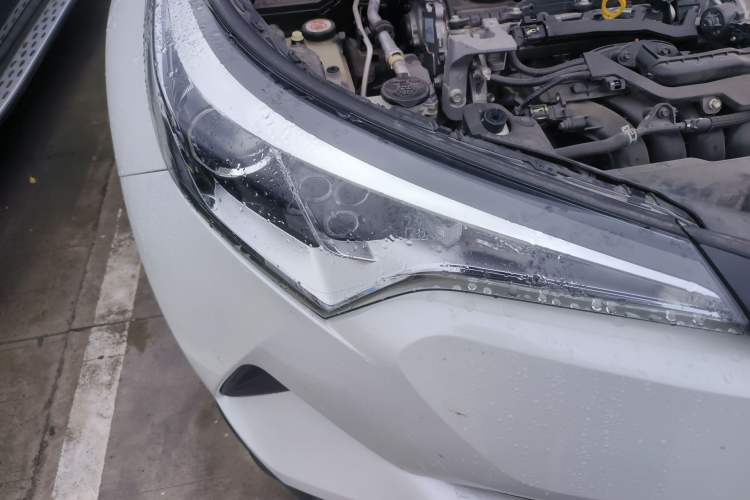 Used Toyota IZOA 2018 2.0L Yixuan Sunroof Version China VI Standard Right Front Headlight