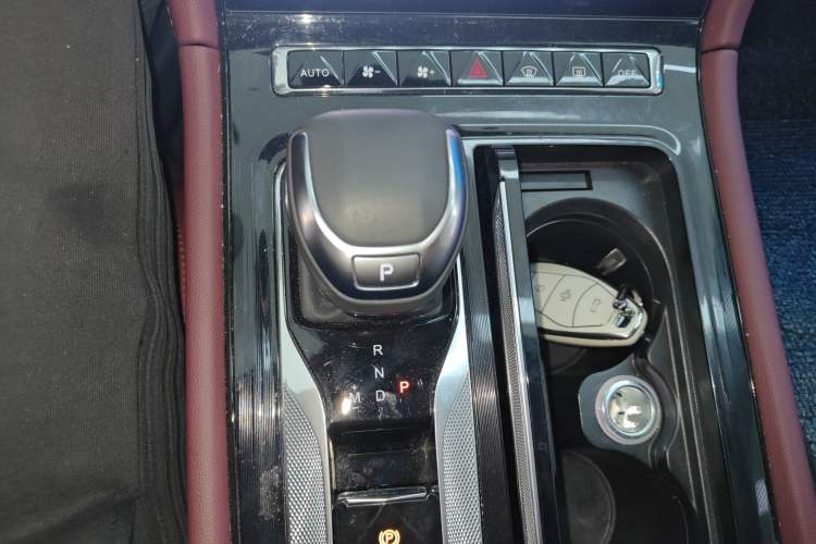 Used Hongqi H5 2023 1.5T DCT Smart Connect Flagship Edition Gear Lever