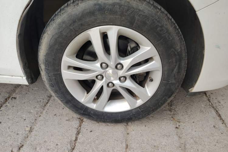 Used Chevrolet Cavalier 2016 1.5L Automatic Xinyue Edition Right Front Wheel Hub