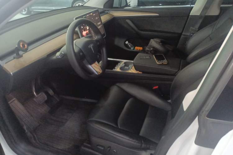 Used Tesla Model Y 2022 Long-Range All-Wheel-Drive Version
