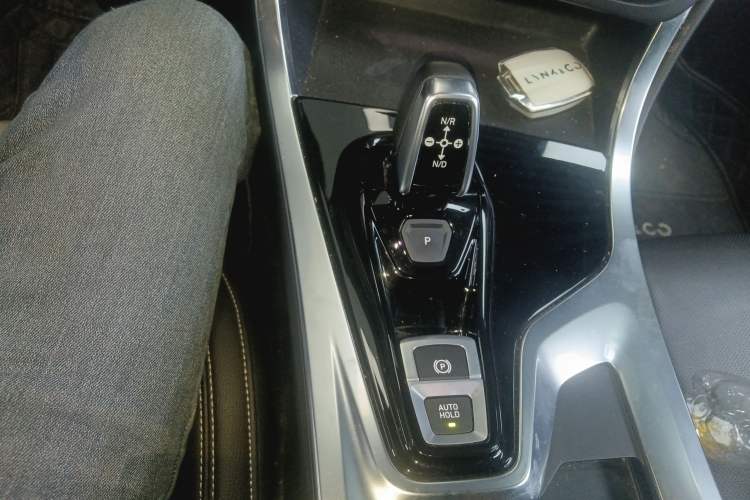 Used Lynk & Co 01 2019 2.0T Two-Wheel-Drive Pro Version China VI Standard Gear Lever