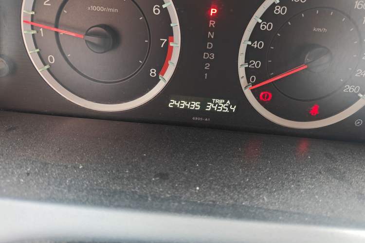 Used Honda Accord 2011 2.0L EX Odometer Close Up