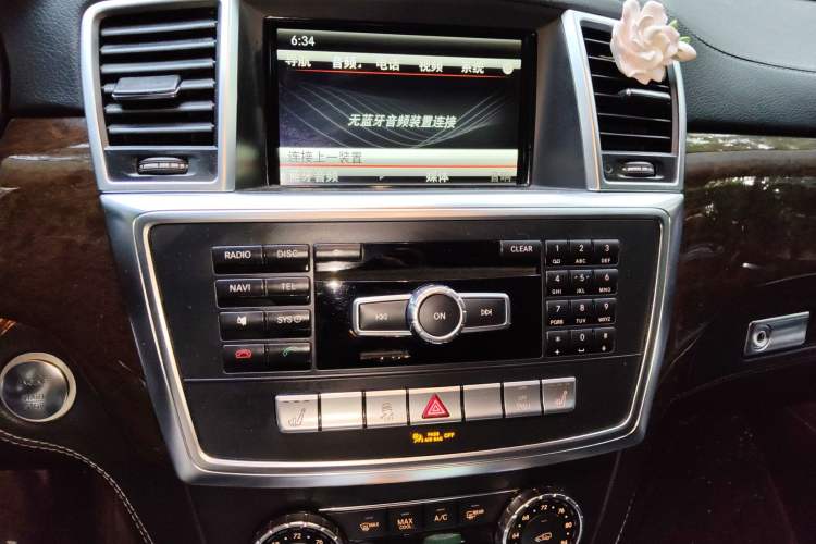 Used Mercedes-Benz GL-Class  Audio And AC Panel