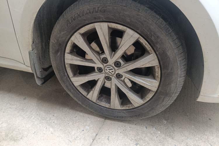 Used Volkswagen Lavida 2017 230TSI DSG Comfort Edition Right Front Wheel Hub