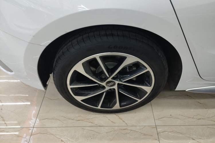 Used Audi A3 2023 Restyled Sportback 35 TFSI Progressive Sport Edition Right Rear Wheel Hub